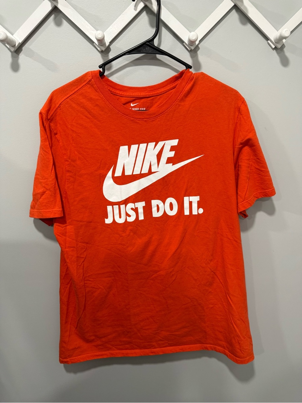 Mens Orange Nike tee size large